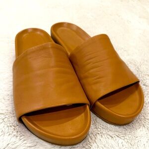 **Beek Pelican Leather Platform Sandals – Women’s Size 11, Honey**